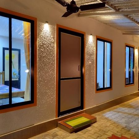 Hangout Kalyanpur Экстерьер фото