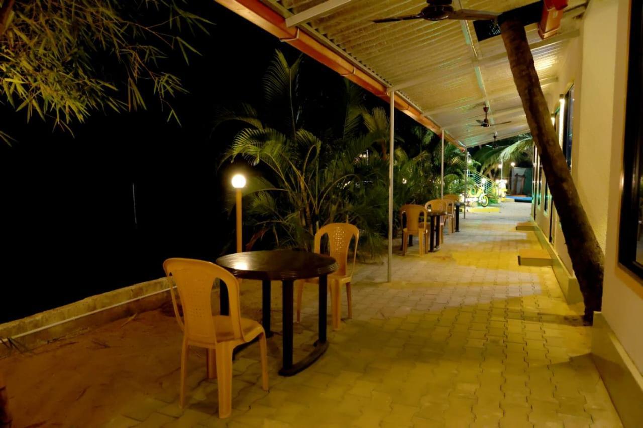 Hangout Kalyanpur Экстерьер фото